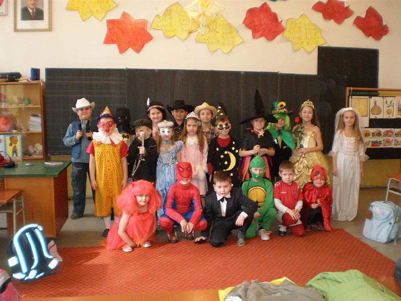 príprava masiek v   oddelení.JPG